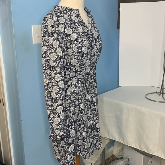 LOFT Floral waist Tie Dress IN NAVY AND WHITE - Picture 4 of 9